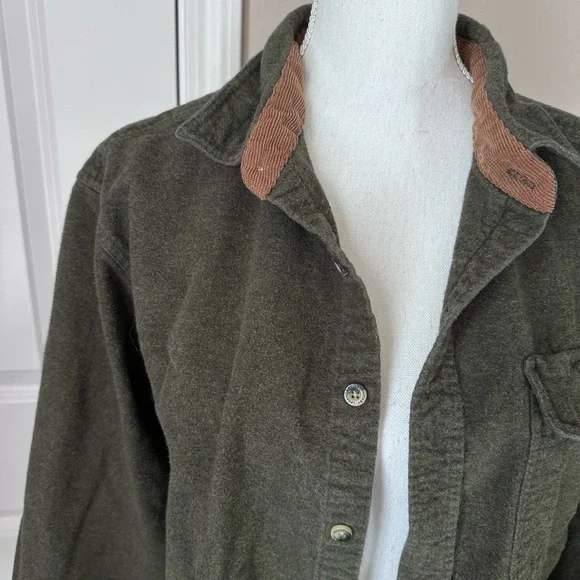 Legendary Whitetails Button-Down - Picture 2 of 13